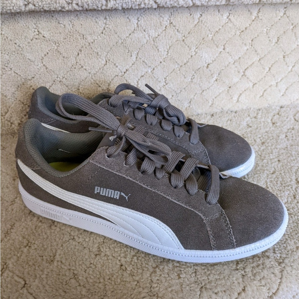 PUMA Women's Vikky v3 Sneakers - Size 5.5